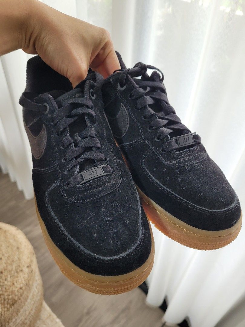 Nike Air Force 1 07 Trainers In Black Suede With Gum Sole