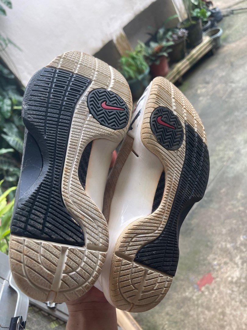 Nike Kobe Hyperdunk (Category: Sneakers) located in Tangub. Submitted by aaron2408 (Listing ID 1324237034, Image 3). Description: Nike Kobe Hyperdunk - size 7.5 - Issue tingnan mo nalang sa photo - Wear at your own risk - MOP : Gcash - Buyer shoulder the shipping fee.