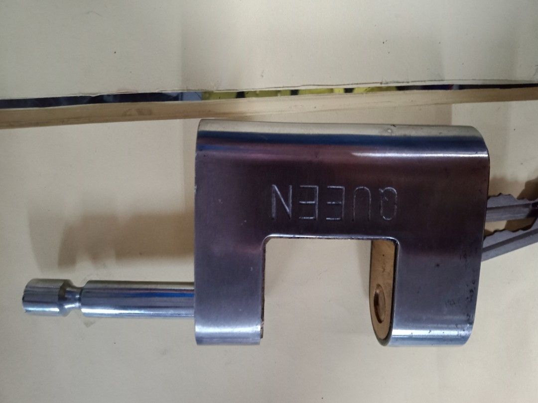 Padlock (Category: Locks, Doors & Gates) located in Manila. Submitted by carlyn5 (Listing ID 1324320886, Image 3). Description: stainless steel armour plated padlock heavy duty include 3 keys.