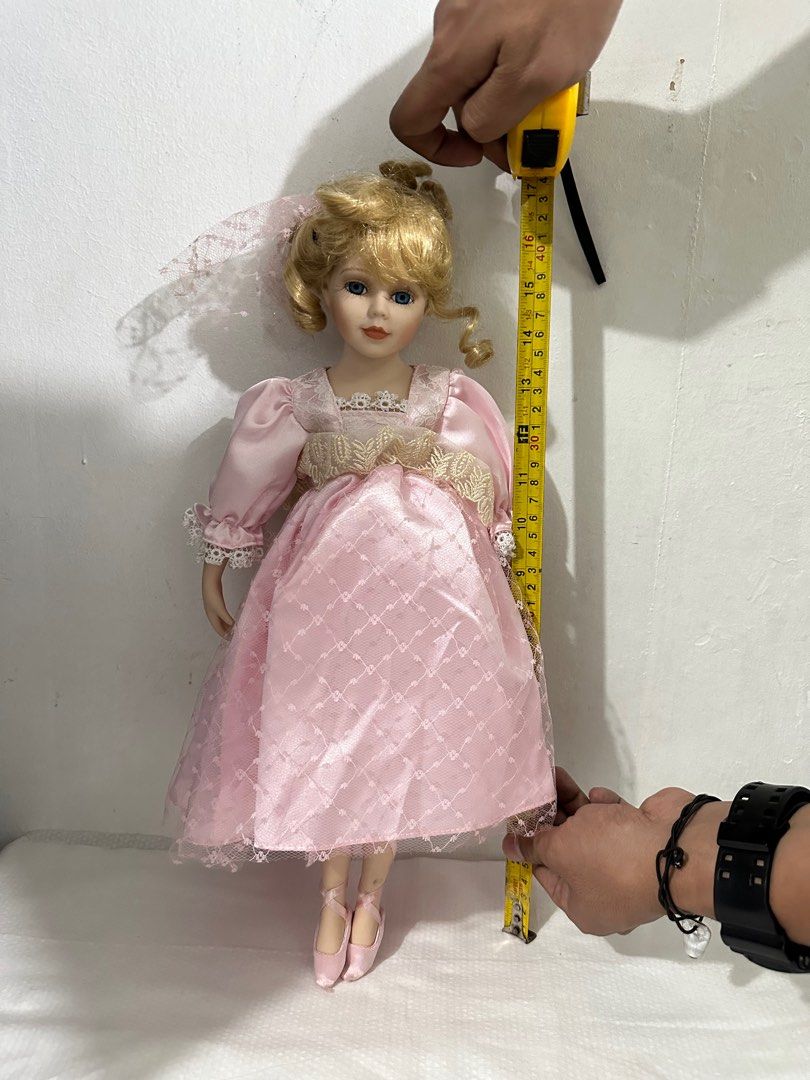 Porcelain Dolls (Category: Vintage Collectibles) located in Pasig City. Submitted by matet13 (Listing ID 1324363835, Image 2). Description: Take all 6pcs.