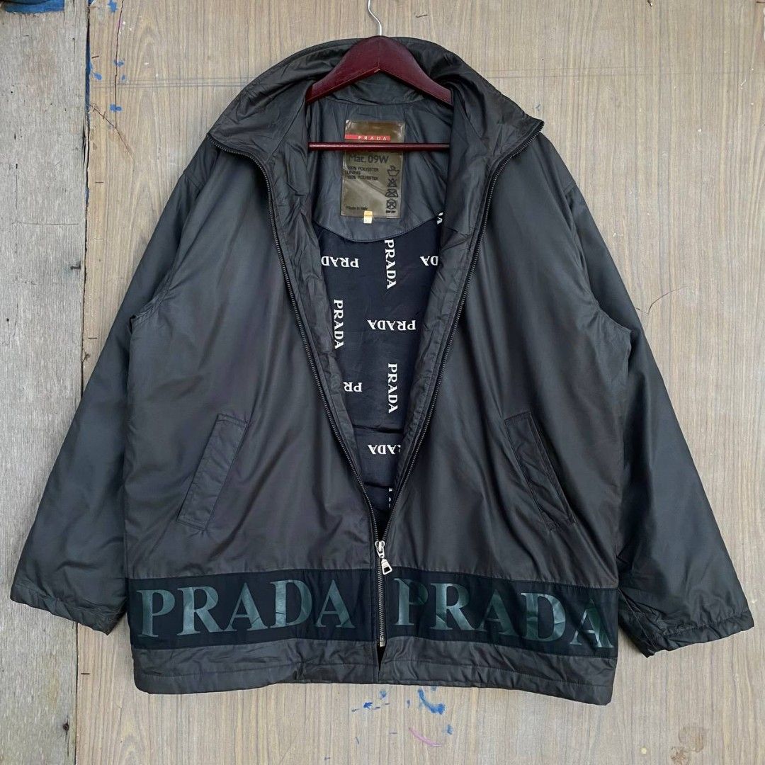Prada jacket (Category: Hoodies) located in Kuala Lumpur. Submitted by nerdddddddddd (Listing ID 1324320207, Image 2). Description: Pit 26 Labuh 30.5.
