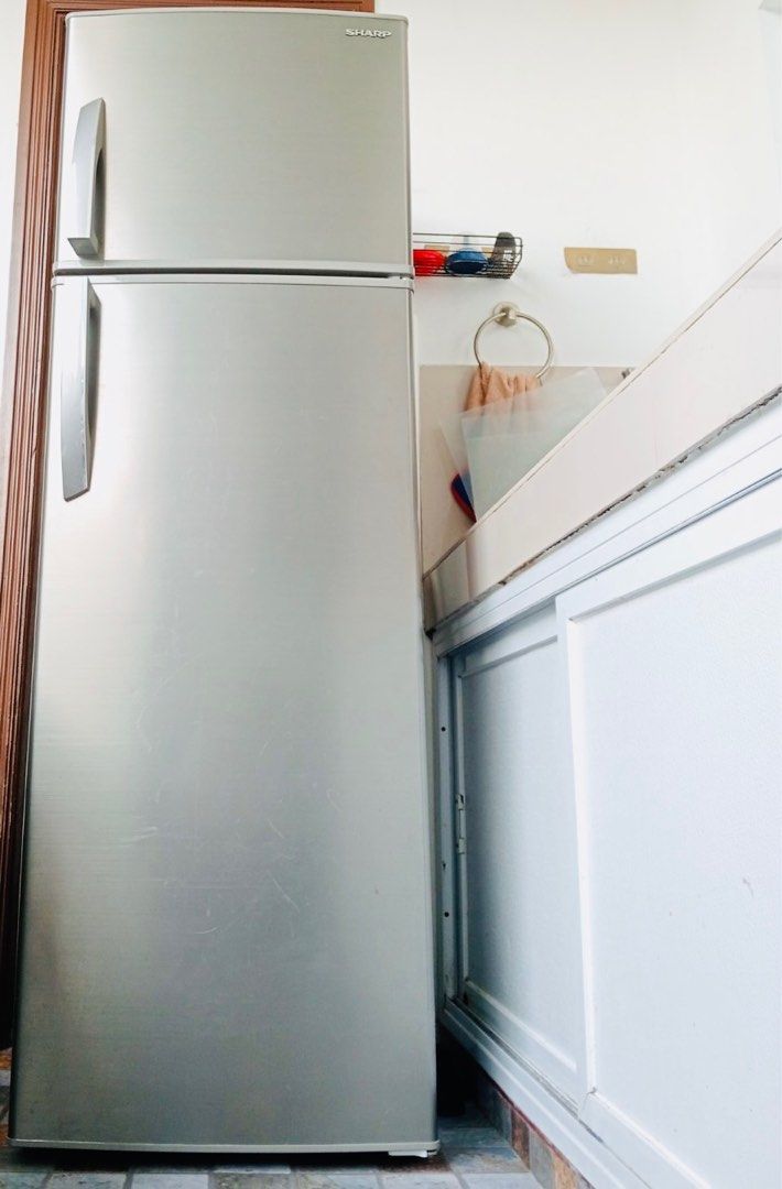 Ref FOR SALE. 11 cubic feet (Category: Refrigerators and Freezers) located in Makati City. Submitted by ted05 (Listing ID 1324293240, Image 2). Description: RUSH SALE, 11 cubic ft SHARP BRAND REF. Well maintained. For pick up anytime. NEGOTIABLE, if you're really a serious buyer. Call me anytime 09178660046 .
