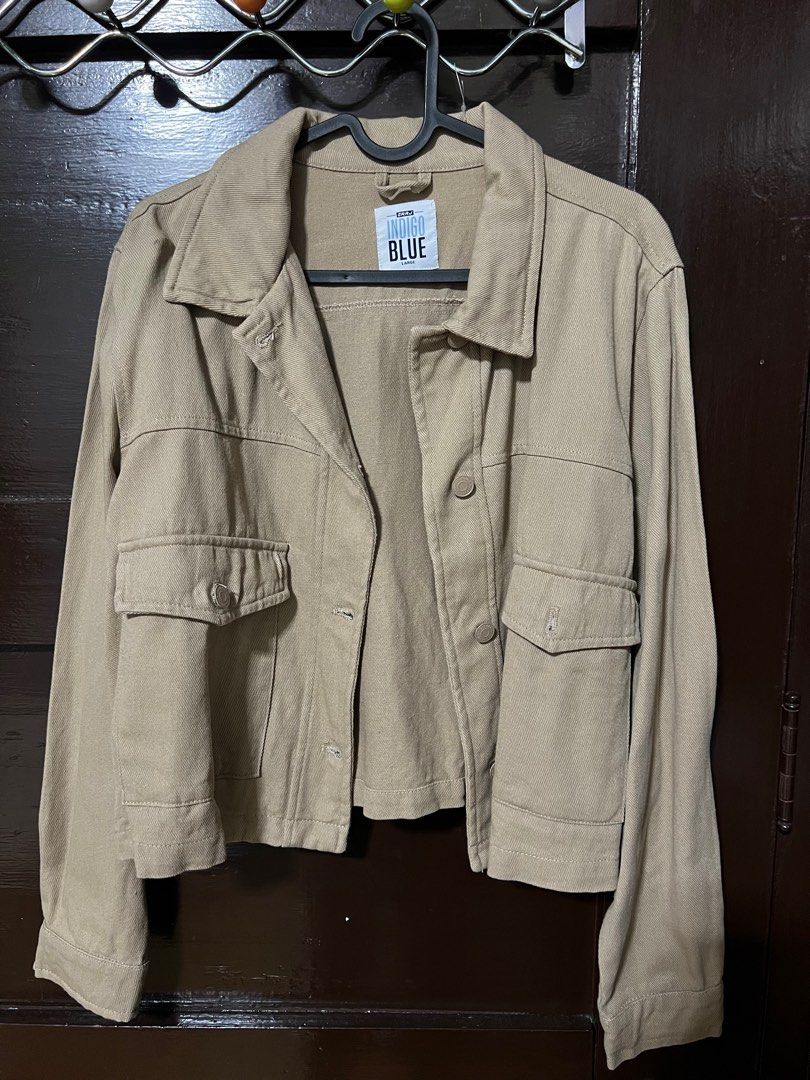 RRJ Brown Denim Jacket (Category: Coats, Jackets and Outerwear) located in Manila. Submitted by elliefinds (Listing ID 1324354509, Image 1). Description: Used once only Needs ironing lang but super cute and easy to style! .