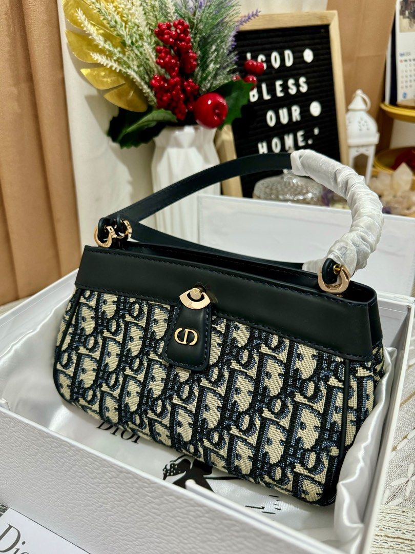 Sale CD small key bag Women s Fashion Bags Wallets Shoulder Bags on Carousell