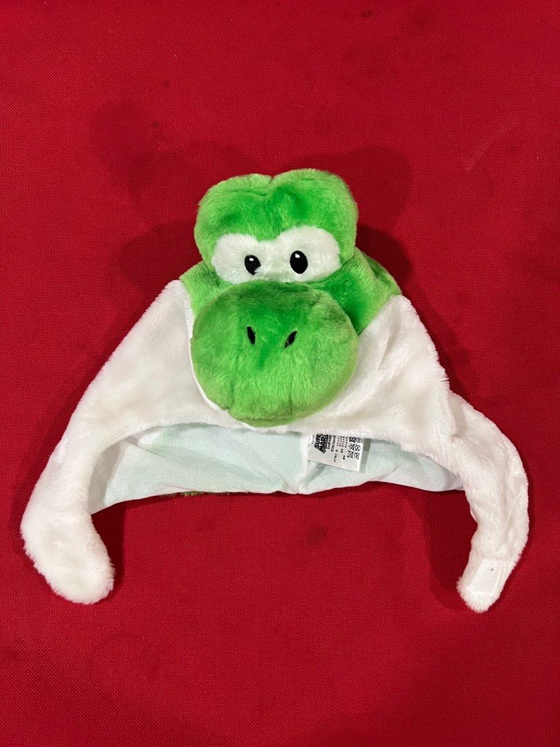 Super Nintendo World “Yoshi” Cowl/Hood (Category: Hats & Beanies) located in Candelaria. Submitted by lainey_ (Listing ID 1324327430, Image 3). Description: Do you remember playing Yoshi’s Island on your Gameboy?! Then this is for you! You can use this on Halloween as well!! .