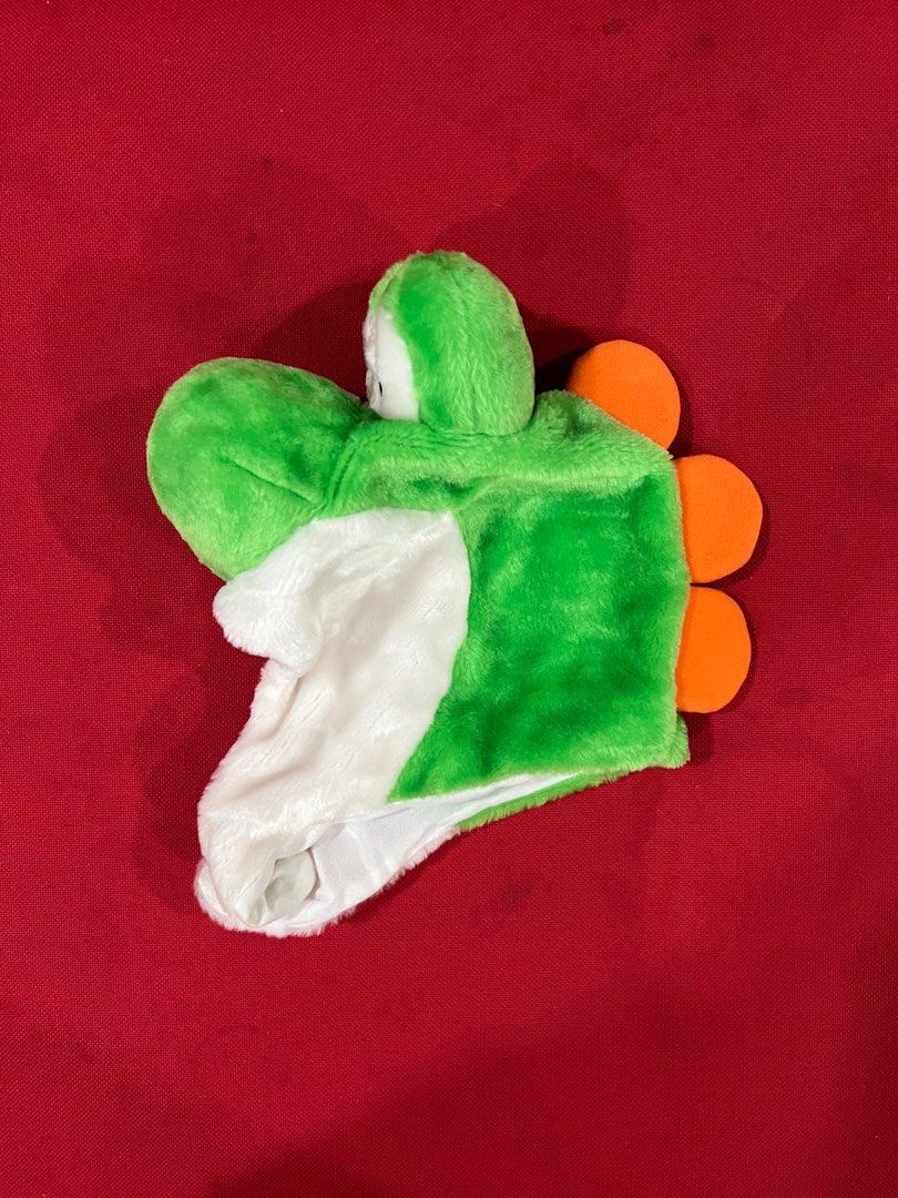 Super Nintendo World “Yoshi” Cowl/Hood (Category: Hats & Beanies) located in Candelaria. Submitted by lainey_ (Listing ID 1324327430, Image 2). Description: Do you remember playing Yoshi’s Island on your Gameboy?! Then this is for you! You can use this on Halloween as well!! .