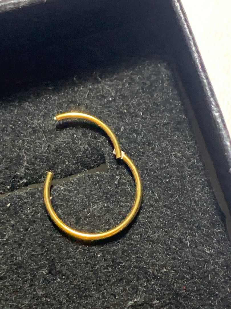 Titanium gold conch hoop minimalist seamless click (Category: Earrings) located in Quezon City. Submitted by akatacs (Listing ID 1324226132, Image 2). Description: Used it once to try. Bought from piercing shop. .