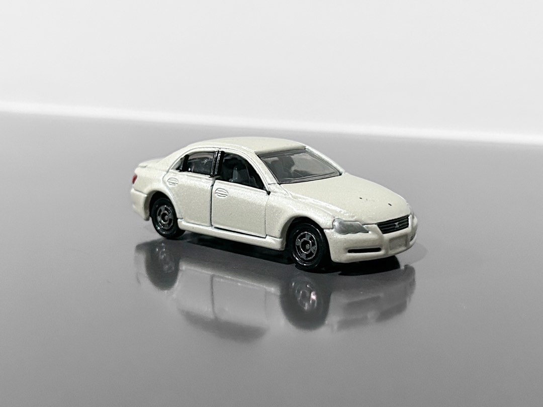 Tomica toyota mark x hotsell