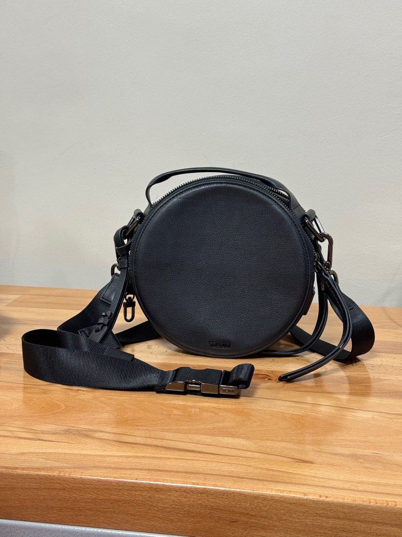 Tumi mezzanine Women s Fashion Bags Wallets Cross body Bags on Carousell