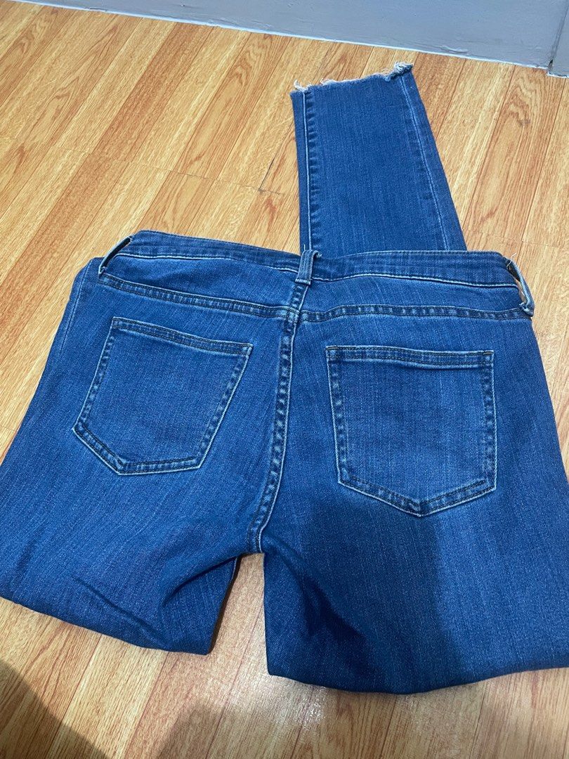 Uniqlo Skinny Jeans (Category: Jeans) located in Manila. Submitted by kylluce07014 (Listing ID 1324212850, Image 3). Description: Uniqlo Skinny Jeans. Used around 5 times only. In good condition. RFS: Declutterring Size: Can fit 26-27 Payment: Gcash/BPI transfer Location: Taguig.
