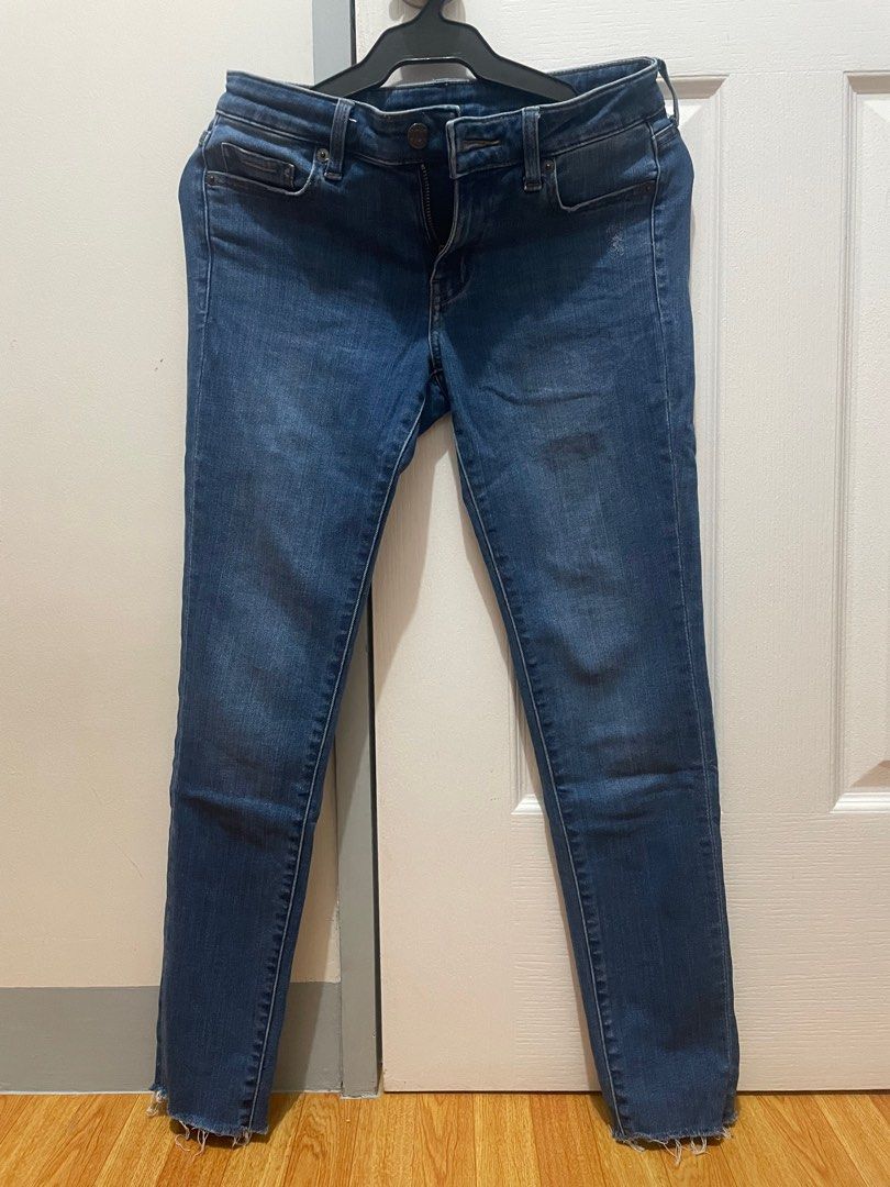 Uniqlo Skinny Jeans (Category: Jeans) located in Manila. Submitted by kylluce07014 (Listing ID 1324212850, Image 1). Description: Uniqlo Skinny Jeans. Used around 5 times only. In good condition. RFS: Declutterring Size: Can fit 26-27 Payment: Gcash/BPI transfer Location: Taguig.