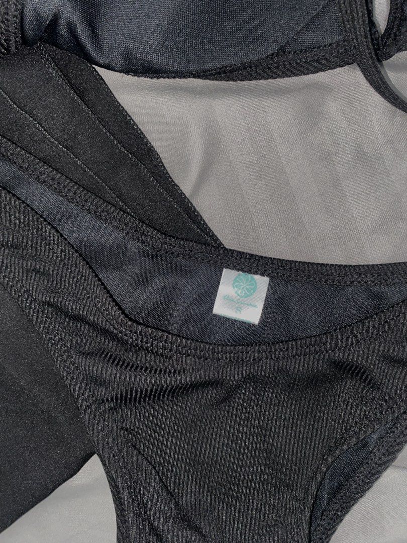 Vida Swimwear Bikini Set - Small (Category: Bikinis & Swimsuits) located in Manila. Submitted by stuffbyrdj (Listing ID 1324362801, Image 2). Description: Used once Thick material.