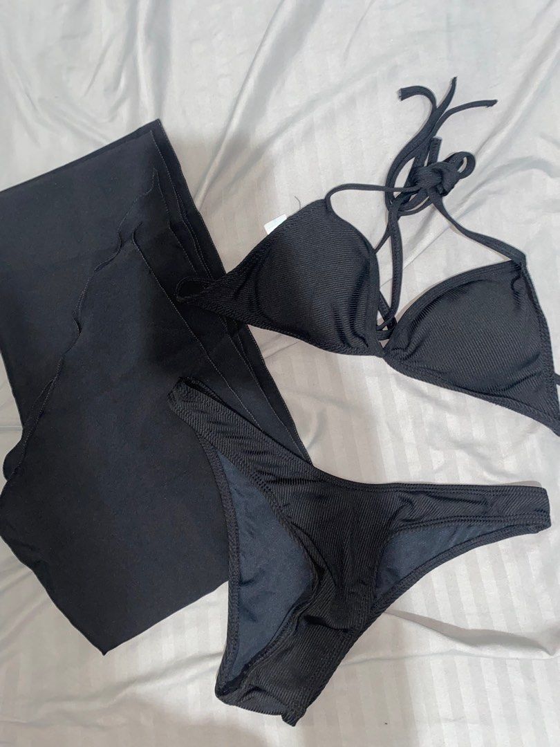 Vida Swimwear Bikini Set - Small (Category: Bikinis & Swimsuits) located in Manila. Submitted by stuffbyrdj (Listing ID 1324362801, Image 1). Description: Used once Thick material.
