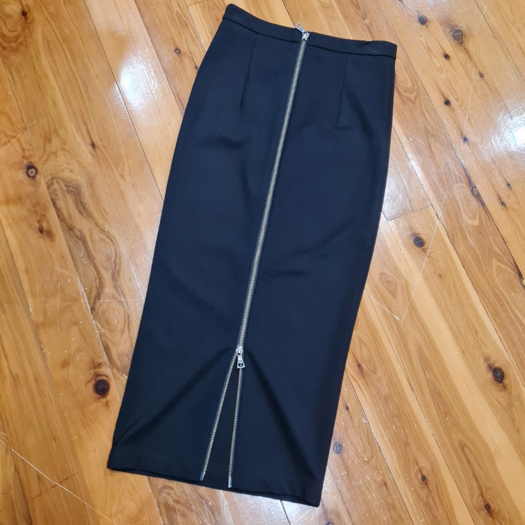 Women's size 8 'BARDOT' Gorgeous black bodycon midi exposed zip skirt - AS NEW (Category: Women's Clothes) located in Sydney. Submitted by bilic83 (Listing ID 1324296234, Image 1). Description: .