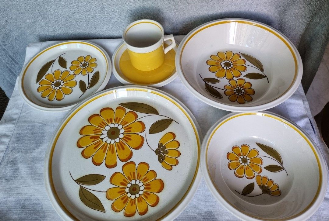 1970s Mikasa Light Lively Happy 31 Piece Dinner Set, Furniture