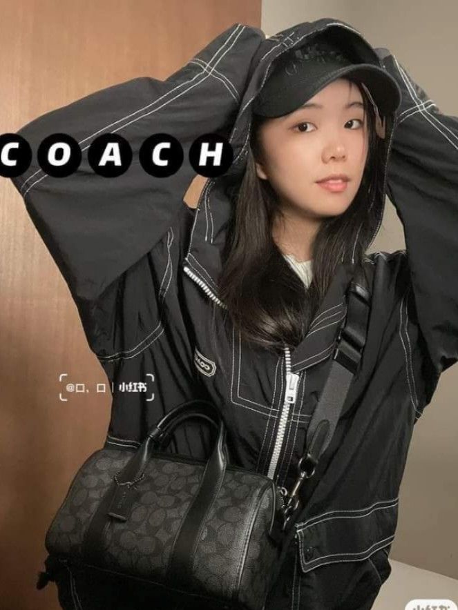 🇺🇸 Authentic Coach Gotham Crossbody bag (Category: Luxury Bags & Wallets) located in Santa Cruz. Submitted by Authentic_Branded_Bags (Listing ID 1324455293, Image 2). Description: .