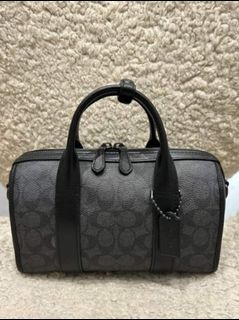 (Category: ) located in . Submitted by Authentic_Branded_Bags (Listing ID 1324455293, Image 1). Description: .