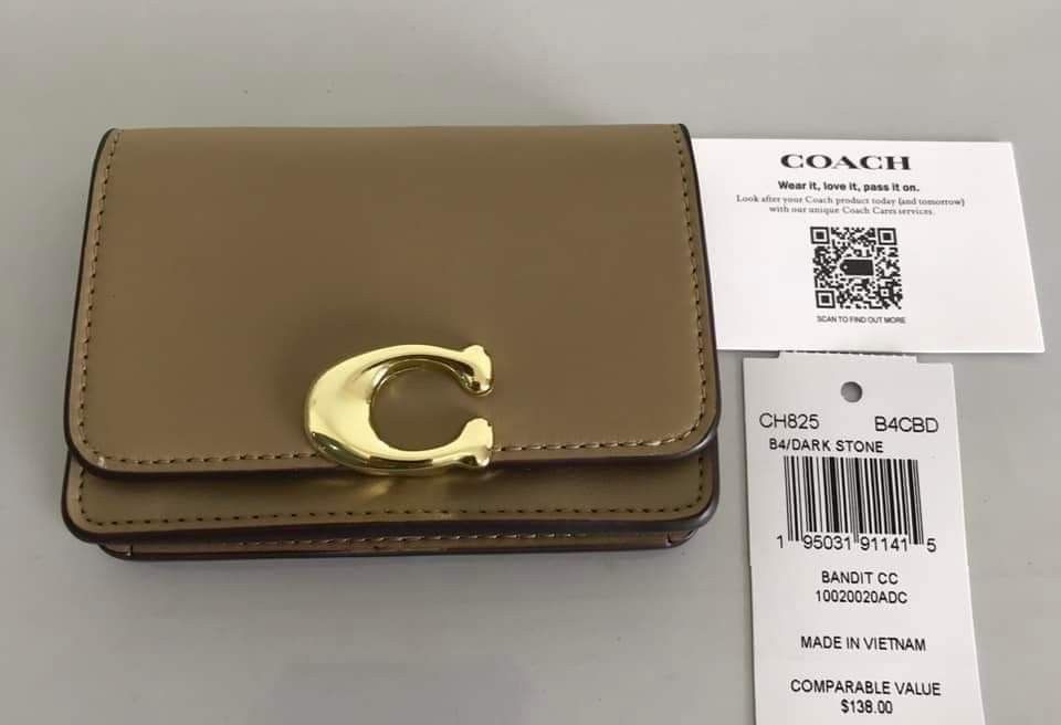 🍀 CCH Bandit Cardcase (Category: Luxury Bags & Wallets) located in Manila. Submitted by shan_kenz (Listing ID 1324432565, Image 1). Description: 🍀 CCH Bandit Cardcase ▪️10.5*7.5cm*1.5cm 💰P1,100 ▪️Actual photo ▪️Plus SF.