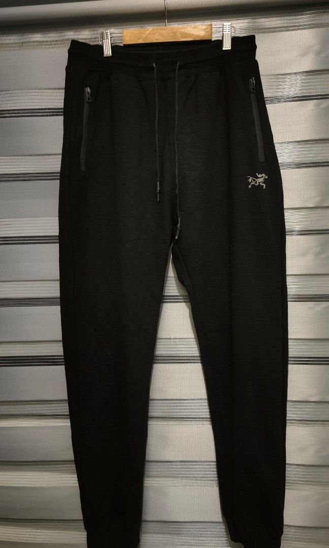 Arc'teryx jogger (Category: Joggers) located in Cavite. Submitted by trend27 (Listing ID 1324553960, Image 1). Description: Brandnew condition no issue 10/10 colorate, waistline 30-36/ length 40.5.