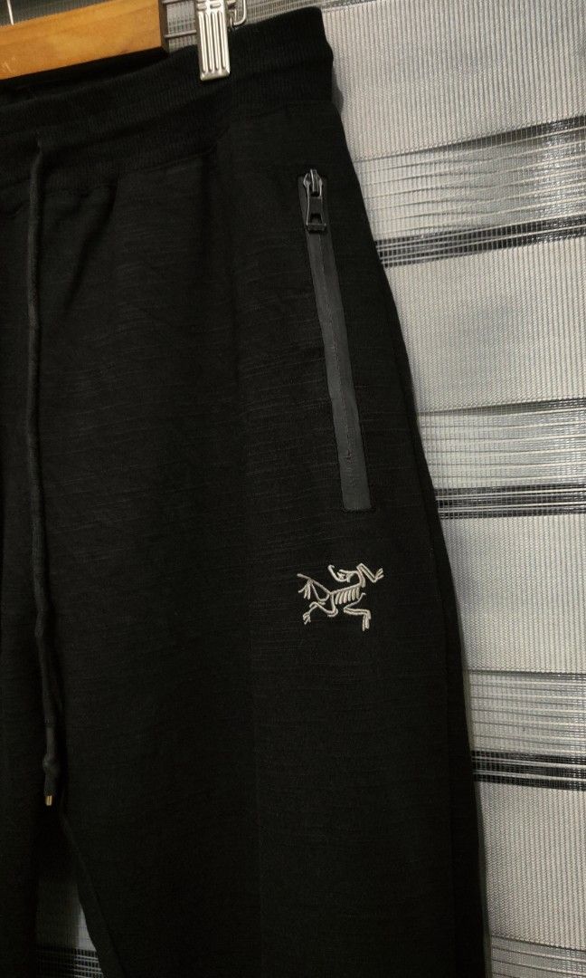 Arc'teryx jogger (Category: Joggers) located in Cavite. Submitted by trend27 (Listing ID 1324553960, Image 2). Description: Brandnew condition no issue 10/10 colorate, waistline 30-36/ length 40.5.