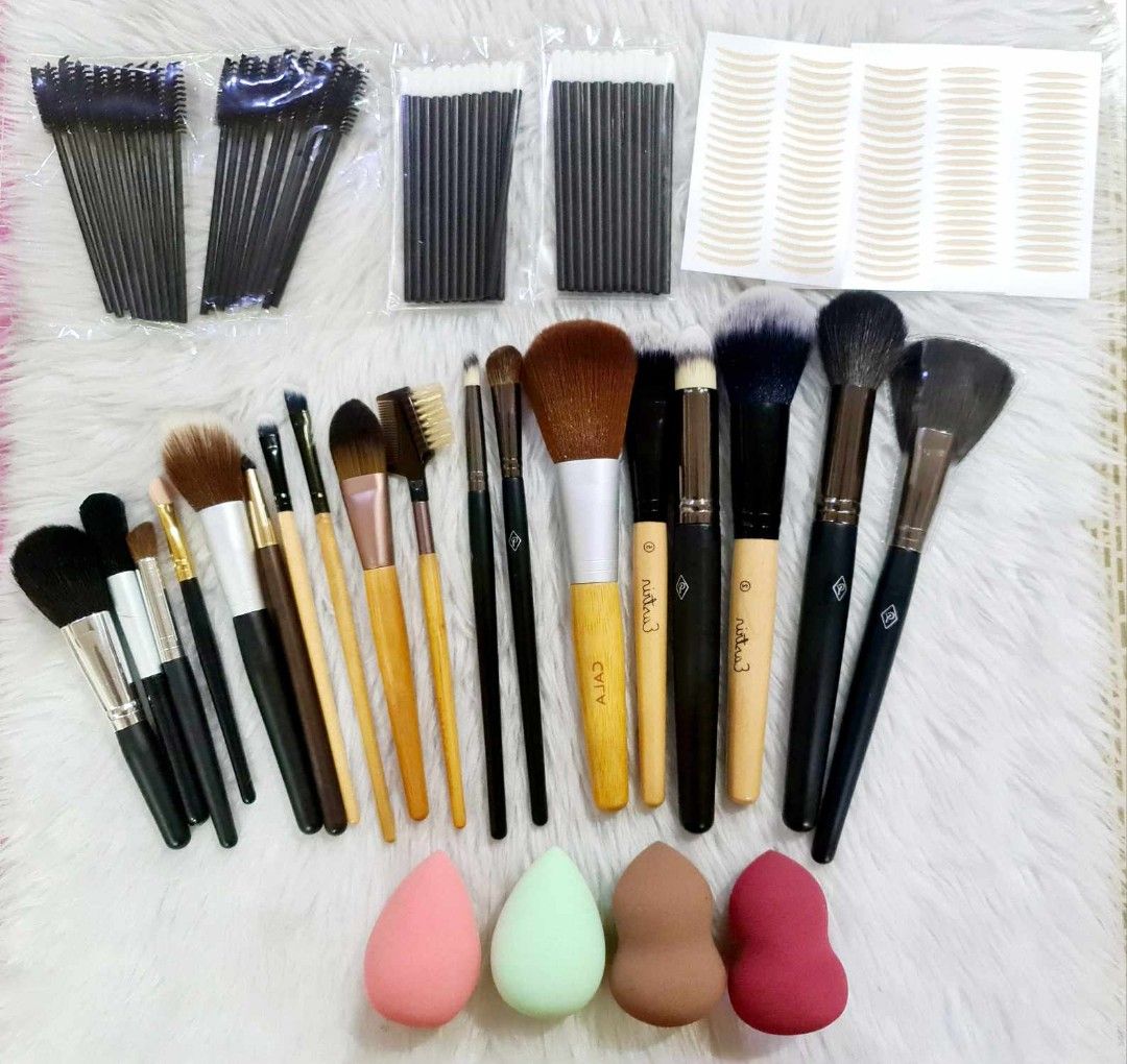 Assorted Make Up Brushes & Disposables Set (Category: Makeup) located in Quezon City. Submitted by floreskari78555 (Listing ID 1324560115, Image 2). Description: Assorted Branded Brushes + Disposables 830php‼️‼️ 4 pads Eyelid tape 2 packs Lipwand 2 packs Disposable Spoolie Balck 2 Teardrop Make Up Sponge 2 Gourd Make Up Sponge 18pcs Assorted Make Up Brushes (ALL Highquality) Our sets are what you see is what you get❤️ Complete 💯 Available for sa