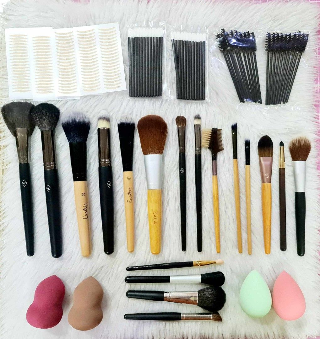 Assorted Make Up Brushes & Disposables Set (Category: Makeup) located in Quezon City. Submitted by floreskari78555 (Listing ID 1324560115, Image 1). Description: Assorted Branded Brushes + Disposables 830php‼️‼️ 4 pads Eyelid tape 2 packs Lipwand 2 packs Disposable Spoolie Balck 2 Teardrop Make Up Sponge 2 Gourd Make Up Sponge 18pcs Assorted Make Up Brushes (ALL Highquality) Our sets are what you see is what you get❤️ Complete 💯 Available for sa