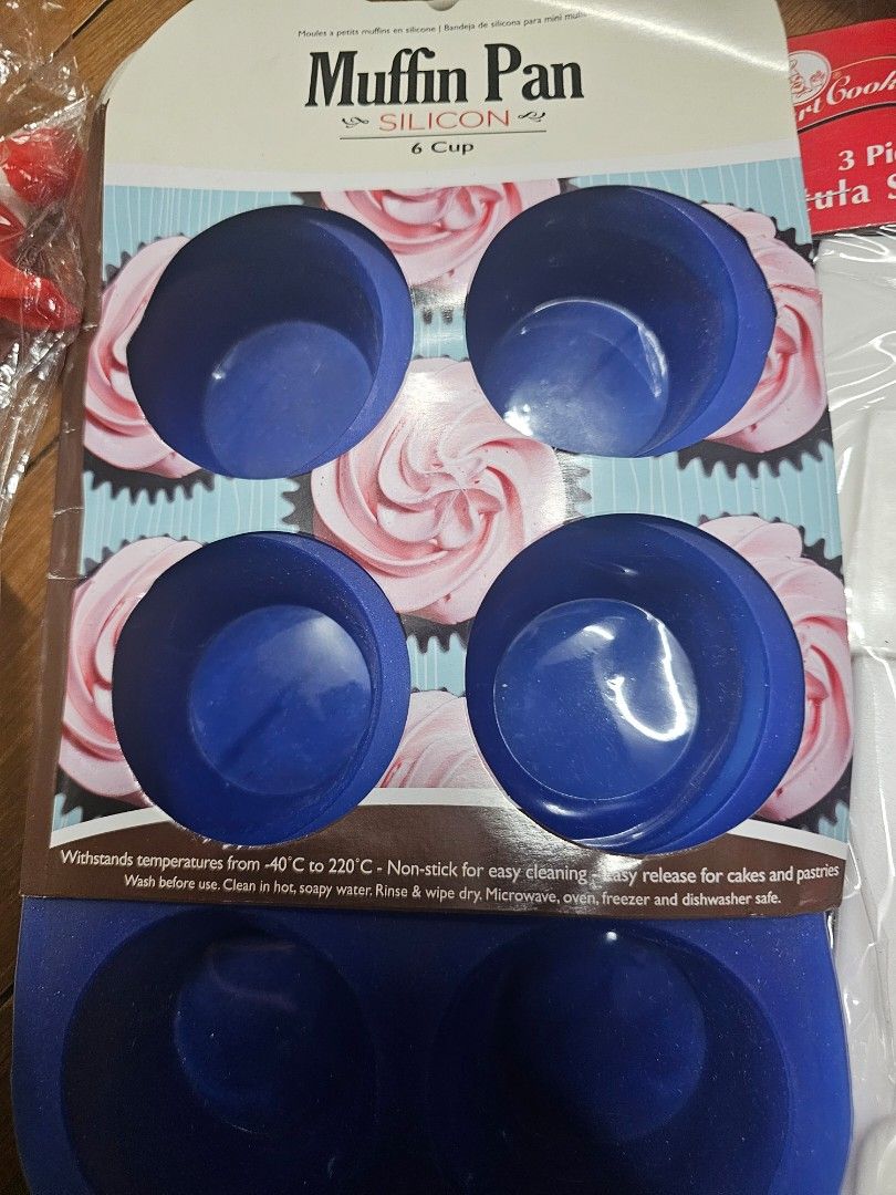 Baking tools (Category: Bakeware) located in Valenzuela. Submitted by scarletangel35 (Listing ID 1324405869, Image 2). Description: silicon cupcake bases silicon muffin pan spatula set spray gun take all 300 only brand new.