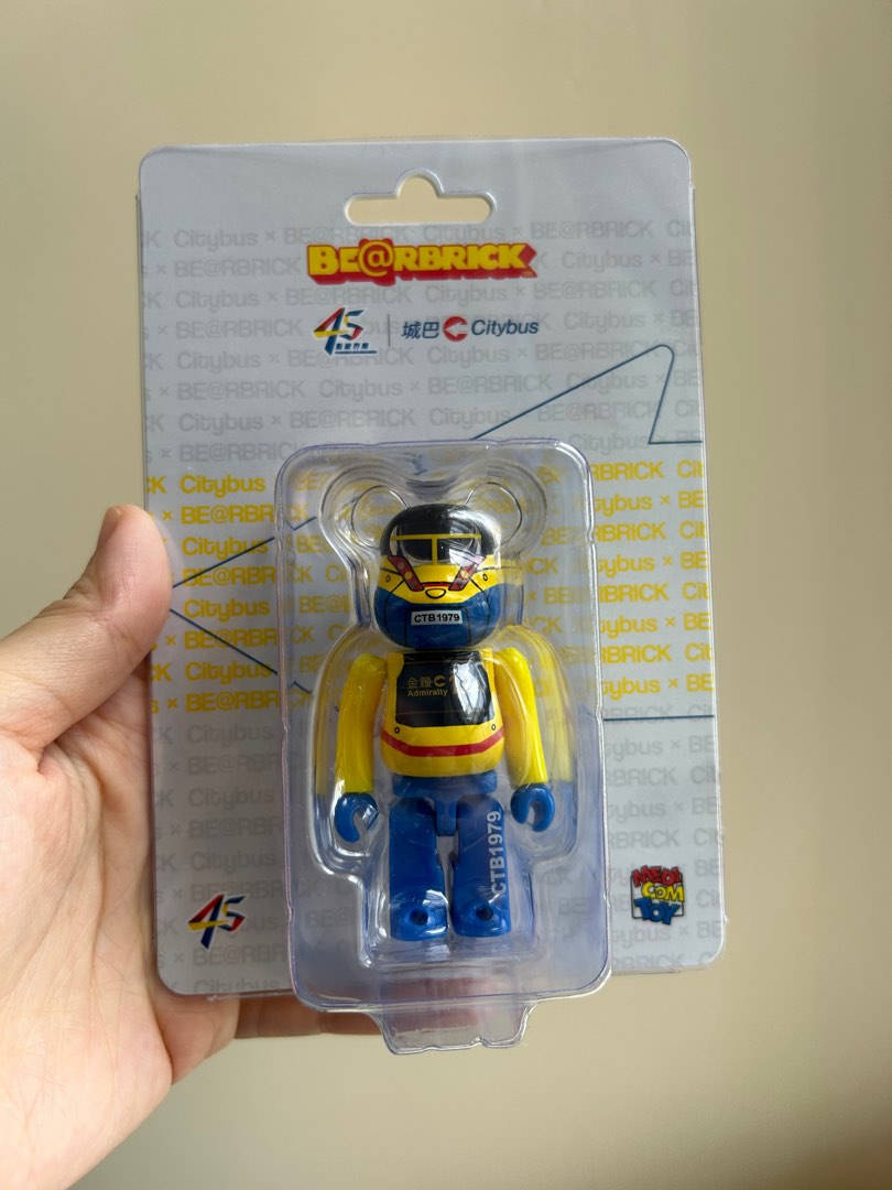 城巴BE@RBRICK citybus bearbrick 100% 7cm, 興趣及遊戲, 玩具