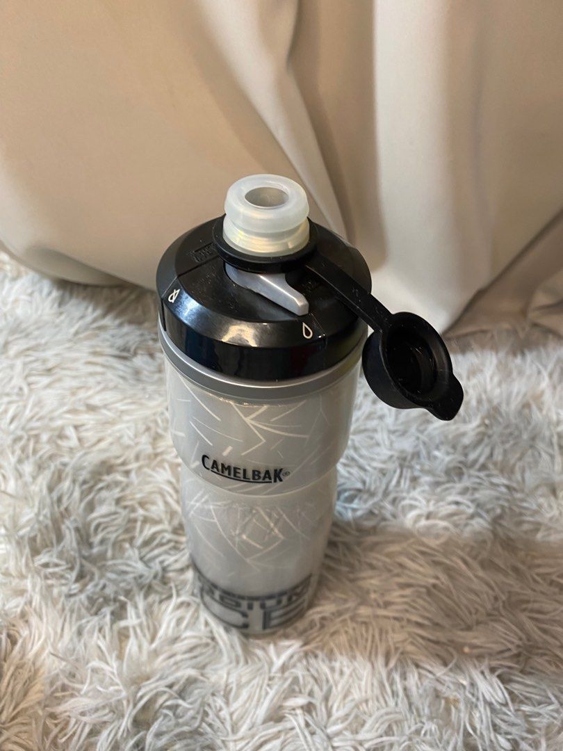Camelbak Podium Ice with Mud Cap 21oz (Category: Bicycles) located in Famy. Submitted by jaypee_03 (Listing ID 1324555120, Image 2). Description: INSULATED CAMELBAK WATER BOTTLE: The CamelBak Podium Ice Insulated Water Bottle is infused with Aerogel Insulation, which has been added to keep water cold four times longer than other squeeze water bottles.