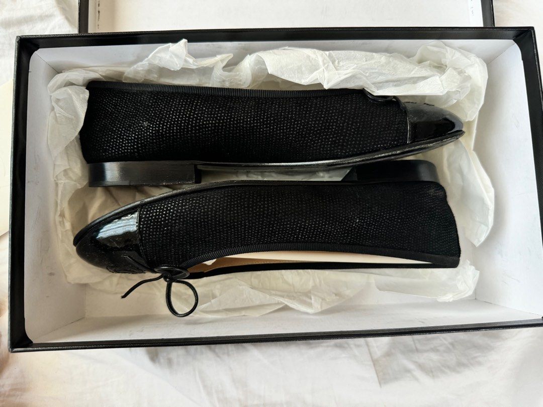 Chanel black ballet flats (Category: Sneakers & Footwear) located in Las Pinas. Submitted by tbclo (Listing ID 1324422284, Image 3). Description: Barely used. Like New just some wear on the soles Includes box and cards .