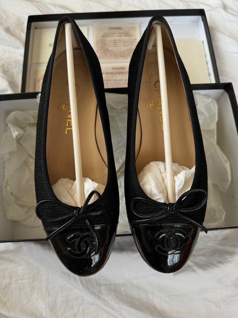 Chanel black ballet flats (Category: Sneakers & Footwear) located in Las Pinas. Submitted by tbclo (Listing ID 1324422284, Image 1). Description: Barely used. Like New just some wear on the soles Includes box and cards .