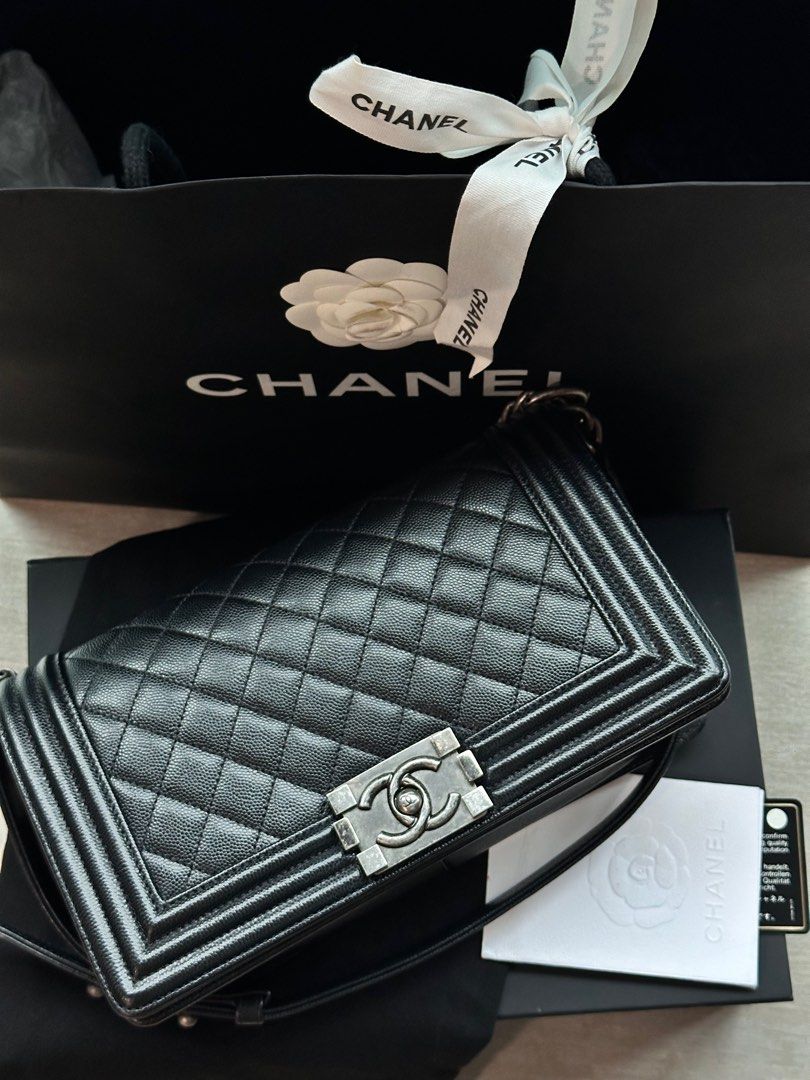 Chanel boy medium caviar skin PHW