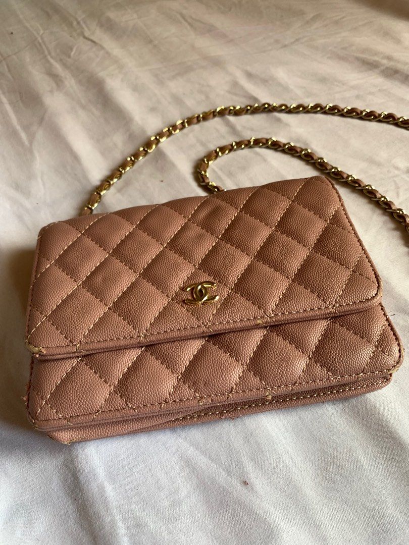 Chanel Pink Purse Bag (Category: Luxury Bags & Wallets) located in Dasmarinas. Submitted by kkkloset (Listing ID 1324414743, Image 2). Description: Pre-loved Flaws as seen on pic With dust bag Loc: Dasmariñas, Cavite MOP: gcash (payment first) MOD: lalamove (within cavite), shpee, ggx, j&t .