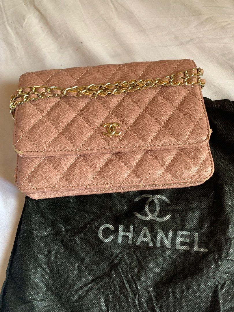 Chanel Pink Purse Bag (Category: Luxury Bags & Wallets) located in Dasmarinas. Submitted by kkkloset (Listing ID 1324414743, Image 1). Description: Pre-loved Flaws as seen on pic With dust bag Loc: Dasmariñas, Cavite MOP: gcash (payment first) MOD: lalamove (within cavite), shpee, ggx, j&t .