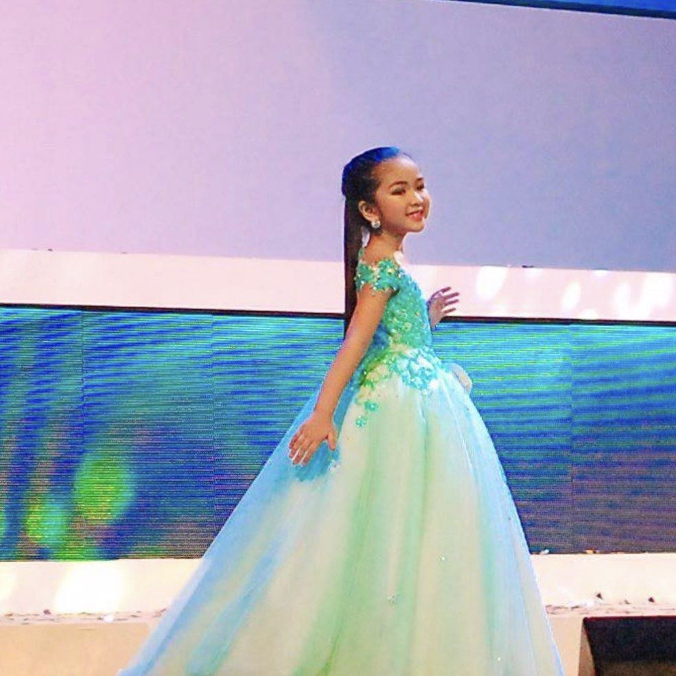 Couture gown 7yo beaded swarovski (Category: Babies & Kids Fashion) located in Quezon City. Submitted by joy.dimaliwat (Listing ID 1324375110, Image 2). Description: Elegant With think tulle Fits 6-8yo .