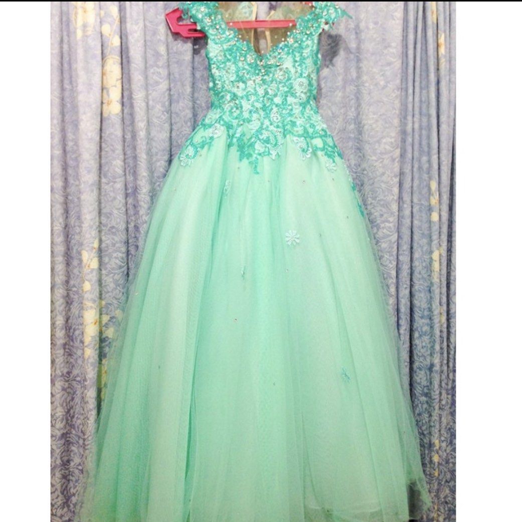 Couture gown 7yo beaded swarovski (Category: Babies & Kids Fashion) located in Quezon City. Submitted by joy.dimaliwat (Listing ID 1324375110, Image 3). Description: Elegant With think tulle Fits 6-8yo .
