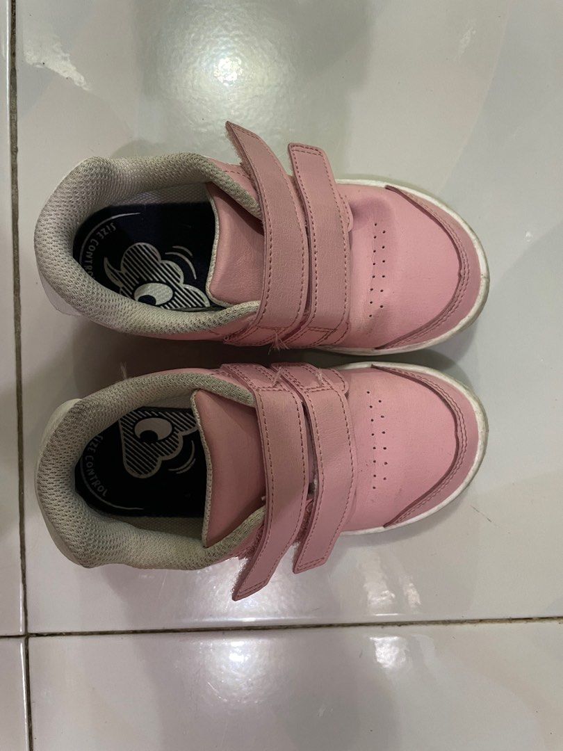 Decathlon kids shoes (Category: Babies & Kids Fashion) located in Cainta. Submitted by jebo17 (Listing ID 1324381060, Image 1). Description: Tag was cut because makes my baby itch, I believe this is 9C size. For 3-4 years old. Used few times only..