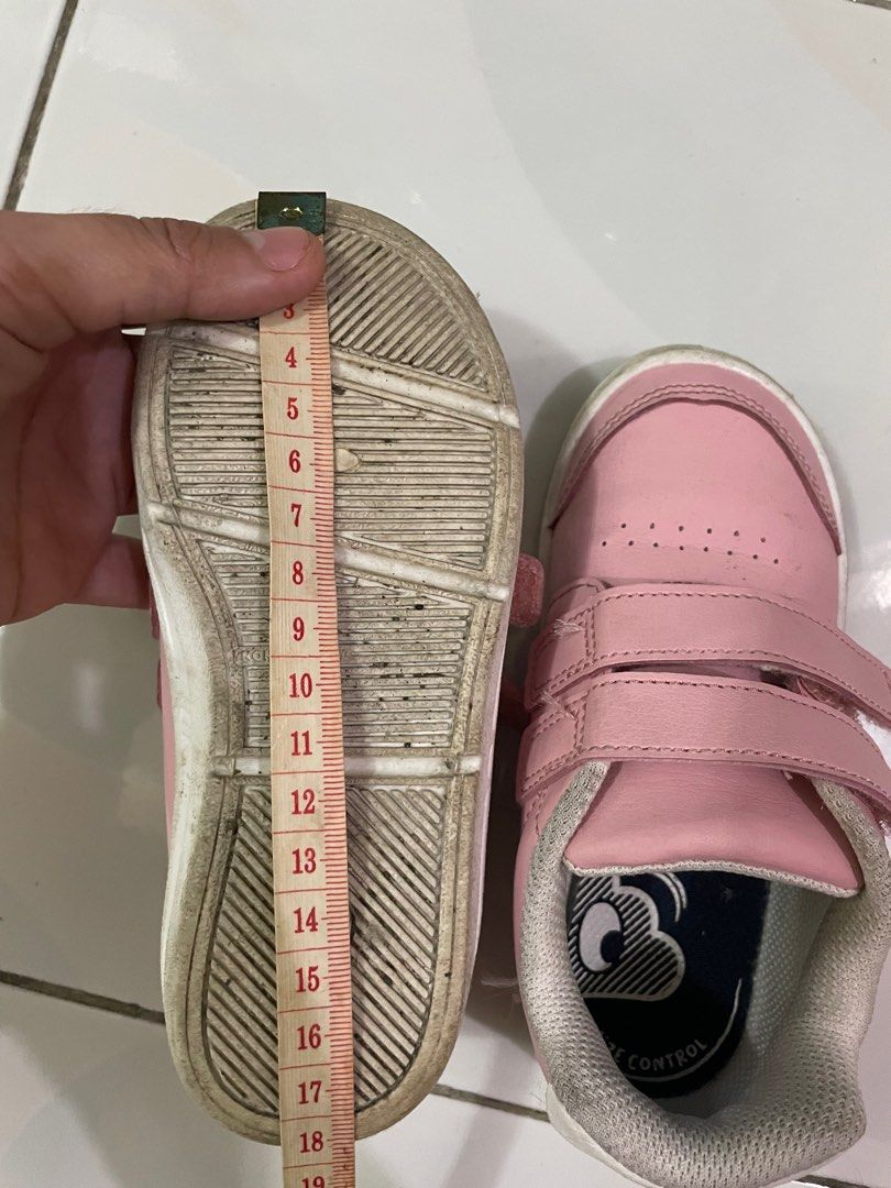 Decathlon kids shoes (Category: Babies & Kids Fashion) located in Cainta. Submitted by jebo17 (Listing ID 1324381060, Image 3). Description: Tag was cut because makes my baby itch, I believe this is 9C size. For 3-4 years old. Used few times only..