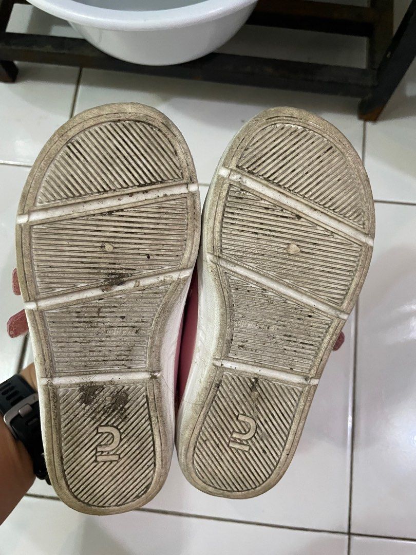 Decathlon kids shoes (Category: Babies & Kids Fashion) located in Cainta. Submitted by jebo17 (Listing ID 1324381060, Image 2). Description: Tag was cut because makes my baby itch, I believe this is 9C size. For 3-4 years old. Used few times only..
