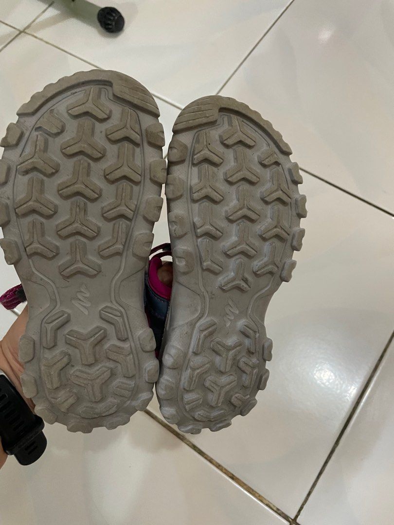 Decathlon Kids Trek Sandals (Category: Babies & Kids Fashion) located in Cainta. Submitted by jebo17 (Listing ID 1324382808, Image 3). Description: Tag was removed due to my baby itches. Still in great condition. It’s our favorite very versatile sandals but she outgrown it in a short time, we now got the same pair in bigger size. For 3-5 years old depends on your kid. I believe this is size 26-27 .