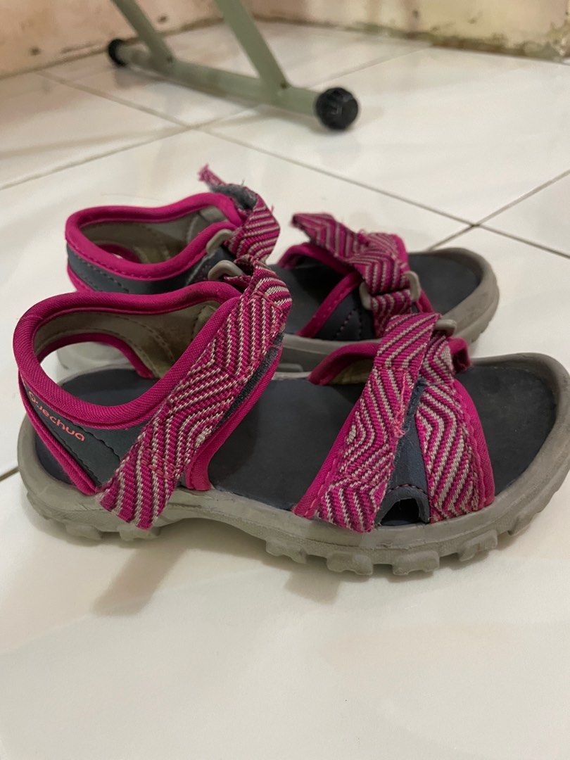 Decathlon Kids Trek Sandals (Category: Babies & Kids Fashion) located in Cainta. Submitted by jebo17 (Listing ID 1324382808, Image 2). Description: Tag was removed due to my baby itches. Still in great condition. It’s our favorite very versatile sandals but she outgrown it in a short time, we now got the same pair in bigger size. For 3-5 years old depends on your kid. I believe this is size 26-27 .