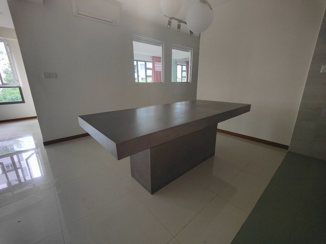 Dining Table (Category: Tables & Sets) located in Singapore. Submitted by supercollector (Listing ID 1324381741, Image 1). Description: only table arrange own logistics.