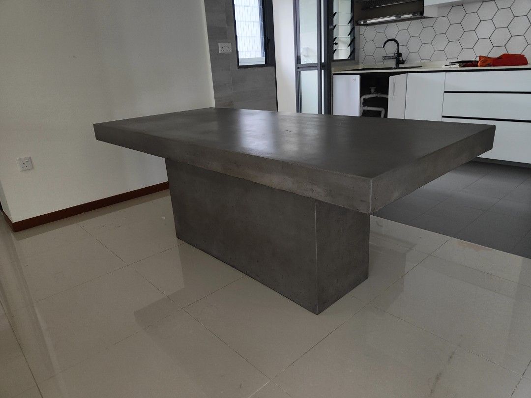 Dining Table (Category: Tables & Sets) located in Singapore. Submitted by supercollector (Listing ID 1324381741, Image 2). Description: only table arrange own logistics.
