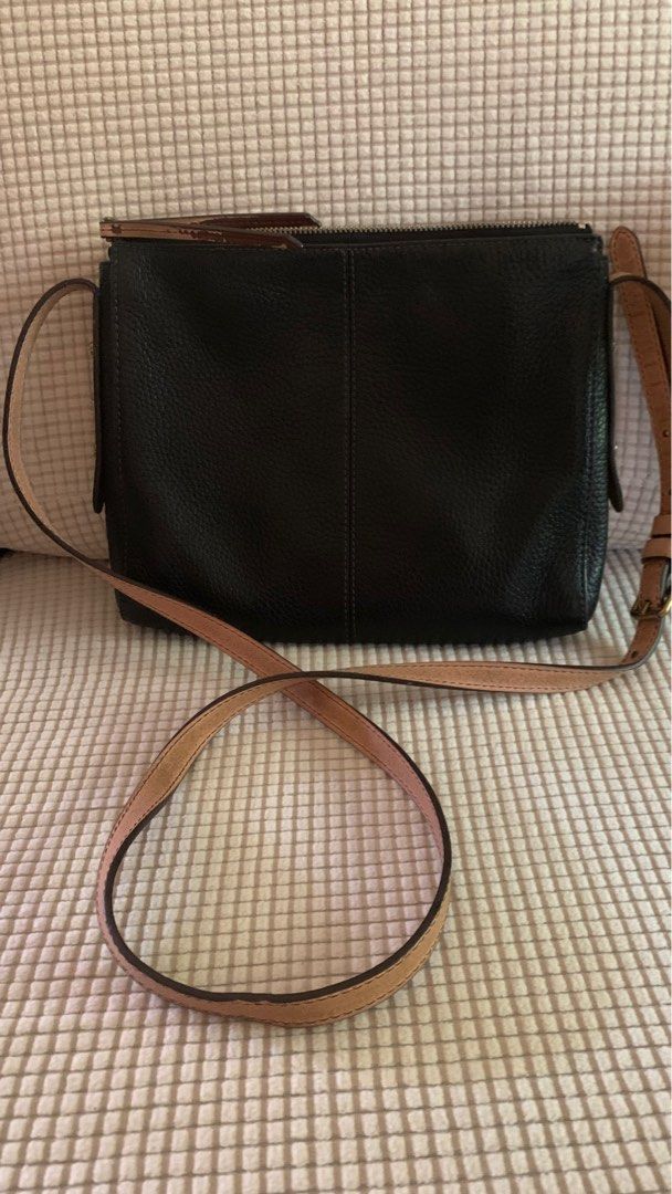 Fossil Bag, Gemma (Category: Cross-body Bags) located in Cagayan de Oro. Submitted by soroha (Listing ID 1324423125, Image 2). Description: Fossil Gemma Cross body bag authentic, Well Used Brown Leather on strap, accentuate is peeling/ peeled. see pics Inner linings good and Black Leather excellent. .