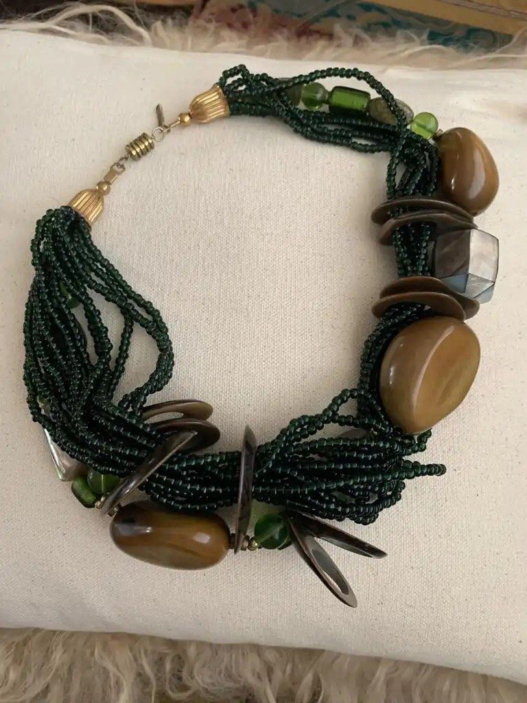 Green & Brown Beaded Necklace (Category: Jewelry) located in Etobicoke. Submitted by christinalavoie (Listing ID 1324378166, Image 3). Description: .
