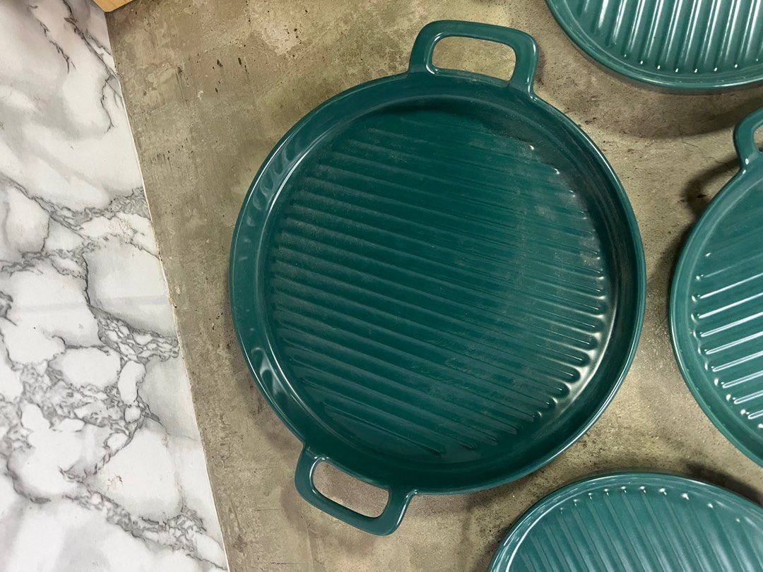 Green Ceramic Plates & Bowls (Category: Dinnerware & Cutlery) located in Cebu City. Submitted by stylebyregi (Listing ID 1324454788, Image 3). Description: Bnew items. Never used. Extra from shop Green plate big around 8-9” small plates around 5” .