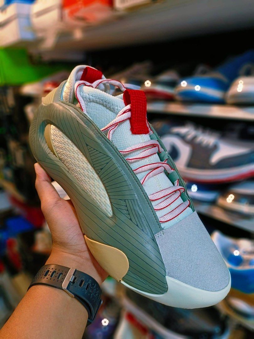 Harden Vol 8 (Category: Sneakers) located in Manila. Submitted by michaelbau84097 (Listing ID 1324439323, Image 3). Description: Updated size Mens size: 41-46.