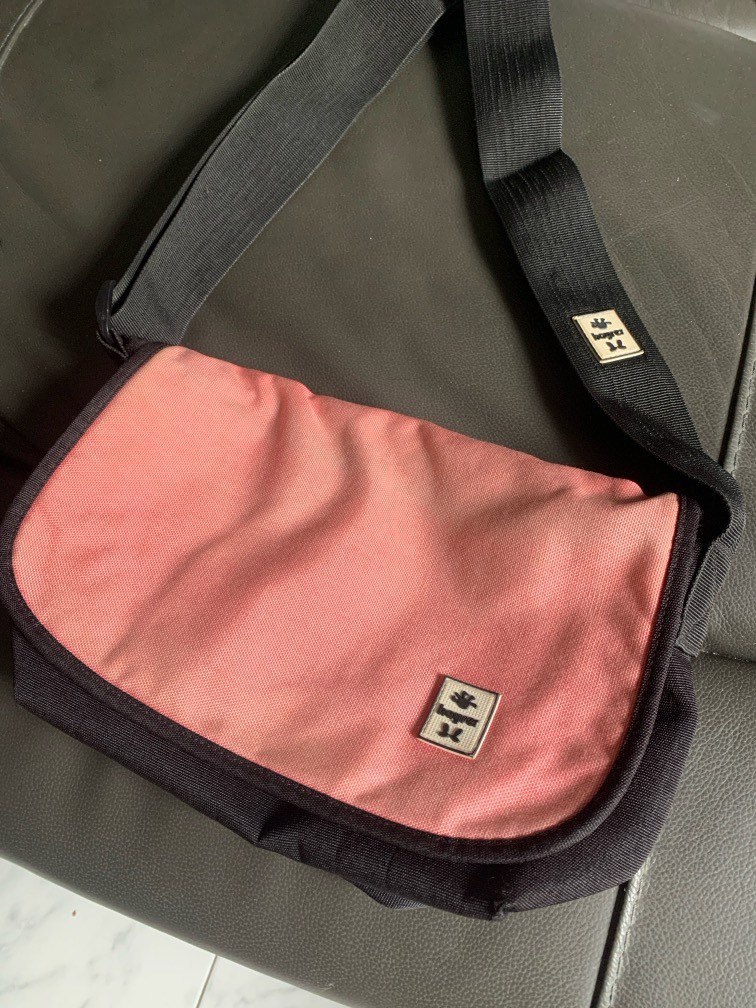 Hayrer Sling bag similar to crumpler