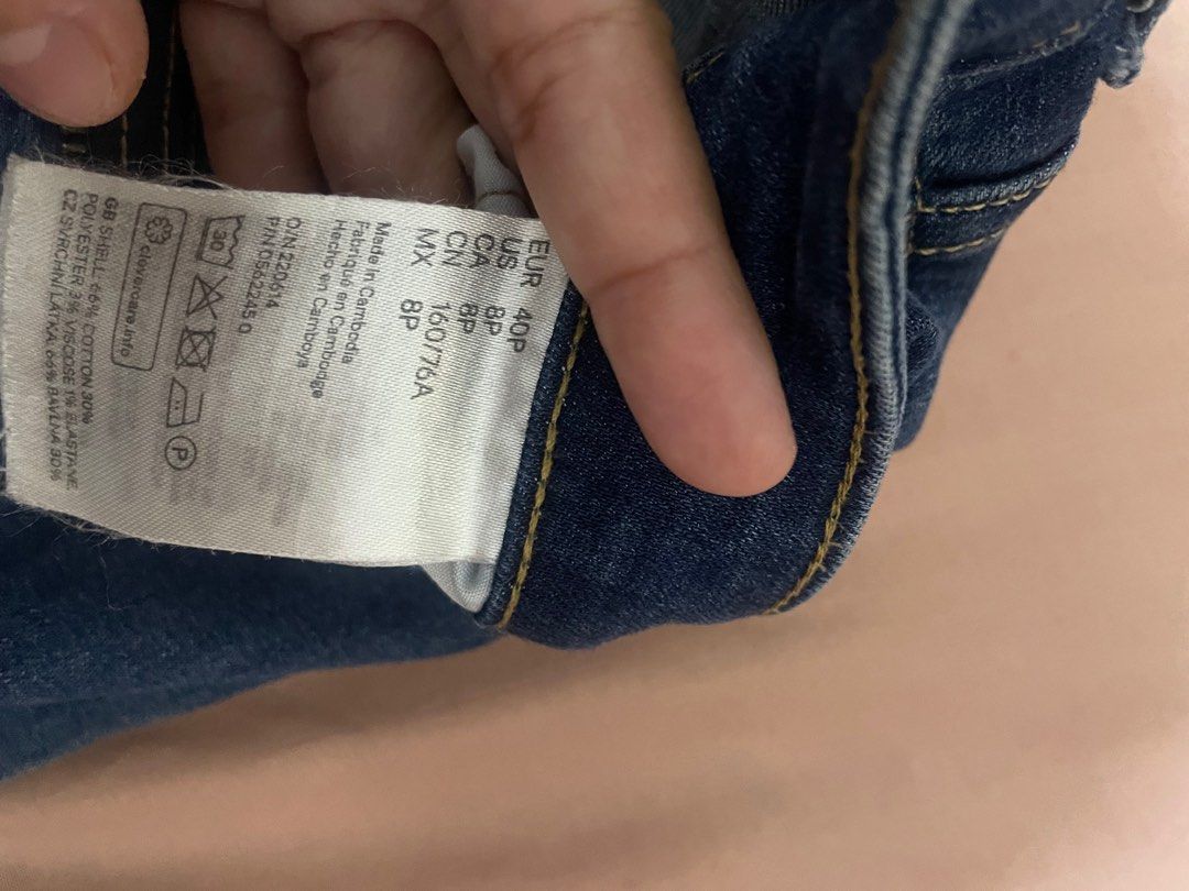 H&M Skinny Jeans (Category: Jeans) located in Cainta. Submitted by jebo17 (Listing ID 1324379141, Image 3). Description: Stretchy fabric. In great condition, used few times only. RFS: decluttering .
