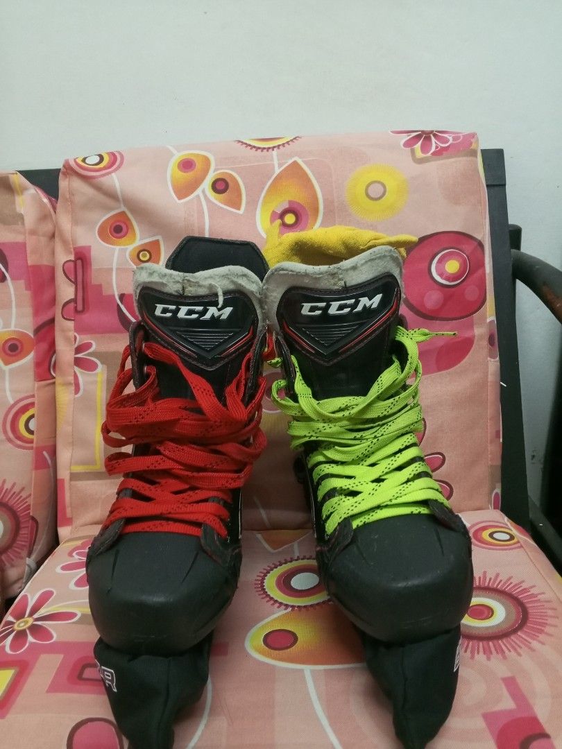 HOKEY ICE SKATING CCM, Sports Equipment, Other Sports Equipment and